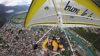 Kurang dari setahun kemudian, Gursky kembali, terbang mengamati lanskap Alpine. Pasangan ini memilih perusahaan gantole yang berbeda kali ini, yakni Wolfgang Siess, salah satu layanan terbaik di dunia (Foto: Chris Gursky/CNN)