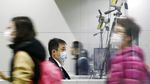 Cegah Virus Corona, Warga Dunia Mudik Jelang Imlek Pakai Masker