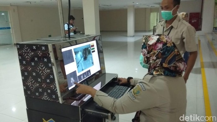 Thermal scanner dipasang di Bandara Adi Soemarmo, Boyolali, Kamis (23/1/2020).