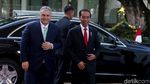 Senyum Cerah Jokowi Saat Sambut PM Hungaria di Istana