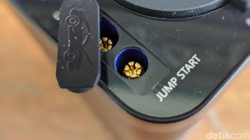 Ada jump starter untuk mobil. Foto: Adi Fida Rahman/detikINET