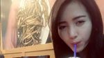 Begini Pose Ngopi Angely Emitasari, Kades Lamongan yang Cantik
