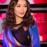 Pedangdut Zaskia Gotik merupakan salah satu penyanyi yang juga melakukan perawatan kecantikan berupa filler bibir. Zaskia mengaku memiliki bentuk bibir yang tipis sehingga untuk memaksimalkan penampilannya, dirinya memilih melakukan filler. Foto: Instagram