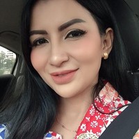 Five Vi Rachmawati adalah salah satu aktris yang juga melakukan filler bibir. Saat awal-awal melakukan filler bibir, dirinya juga sempat mengaku bahwa bibirnya terlihat bengkak. Namun itu hanya berlangsung sementara karena sekarang dia sudah mendapatkan bentuk bibir yang diinginkan. Foto: Instagram@five_vrachmawati