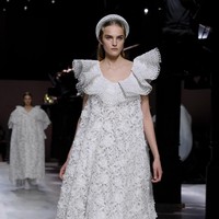 Fashion show koleksi Givenchy Haute Couture Spring 2020 di Paris Fashion Week, Paris, Prancis. [Photo by Pascal Le Segretain/Getty Images].