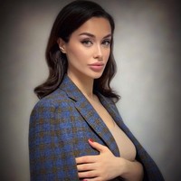 Nama model cantik yang tinggal di Moskow ini menjadi berita utama di media Rusia setelah dibandingkan dengan Angelina Jolie. Bibir Alina yang tebal disebut terlihat paling mirip dengan Angelina Jolie. Foto: Instagram