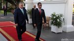 Senyum Cerah Jokowi Saat Sambut PM Hungaria di Istana