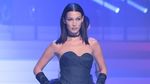 Penampilan Seksi Gigi dan Bella Hadid di Paris Fashion Week