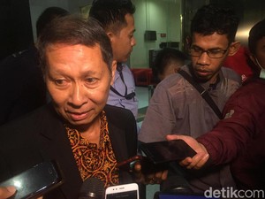 Diperiksa Hampir 12 Jam, Tersangka Dugaan Korupsi RJ Lino Belum Ditahan