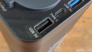Ada USB output fast charging (biru), USB Type C dan USB output. Foto: Adi Fida Rahman/detikINET