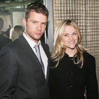 Pernikahan Reese Witherspoon dan Ryan Philippe hanya bertahan selama lima tahun. Dari pernikahan keduanya, mereka dikaruniai dua anak. Kini Reese dan Ryan bersama-sama merawat anak mereka dengan tenang dan harmonis tanpa ada drama. Foto: Getty Images