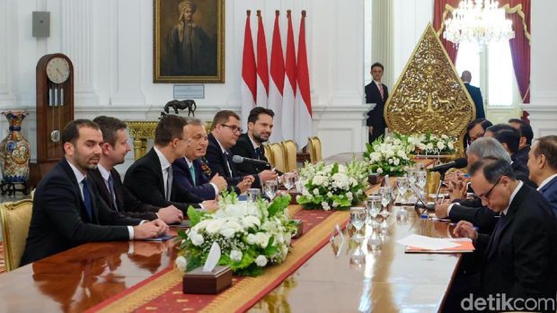 Sempat Delay 1 Jam, PM Hungaria Akhirnya Bertemu Jokowi