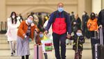 Cegah Virus Corona, Warga Dunia Mudik Jelang Imlek Pakai Masker