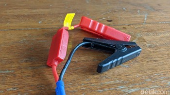 Lalu kabel jumper mobil. Foto: Adi Fida Rahman/detikINET 