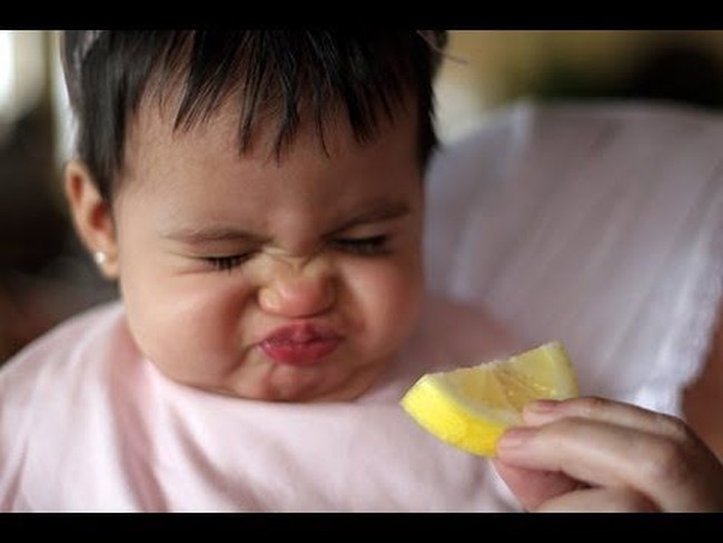 Gemas! Reaksi Bayi Saat Pertama Kali Cicip Es Krim, Lemon dan Soda