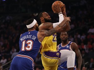 Bawa Lakers Kandaskan Knicks, James Dekati Rekor Bryant