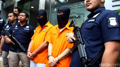 Dokter Asal China Dibekuk Polisi Terkait Praktik Pengobatan Ilegal