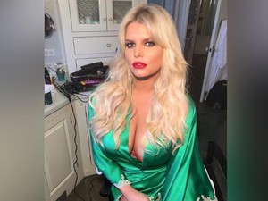Kencan di Tengah Pandemi, Jessica Simpson: Tak Butuh Celana
