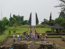 Tentang Pungutan Sewa Kain Rp 5.000 Jalur Pendakian Gunung Lawu Via Candi Cetho