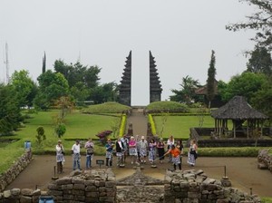 Tentang Pungutan Sewa Kain Rp 5.000 Jalur Pendakian Gunung Lawu Via Candi Cetho