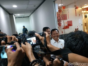 Datangi Kantor Huawei, Menkes Terawan: Kalian Ngapain Pakai Masker?