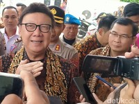 Tjahjo Kumolo Buka-bukaan Mau Hapus Tenaga Honorer