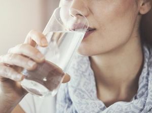 Amankah Meminum Air Sisa yang Dibiarkan di Dalam Gelas Semalaman?