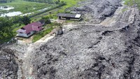 Foto aerial Tempat Pembuangan Akhir (TPA) II Karya Jaya di Palembang, Sumatera Selatan, Kamis (23/1/2020).