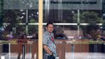 Diperiksa KPK, Fahd El Fouz Acungkan Jari Jempol