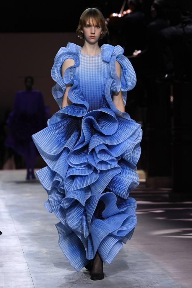 Fashion show koleksi Givenchy Haute Couture Spring 2020 di Paris Fashion Week, Paris, Prancis. [Photo by Pascal Le Segretain/Getty Images].