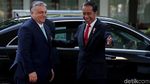 Senyum Cerah Jokowi Saat Sambut PM Hungaria di Istana