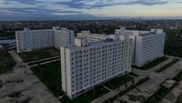 Tiga tower tersebut terlihat terbengkalai.