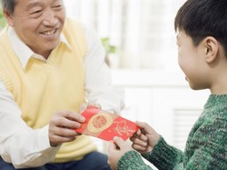 Dapat Angpao Saat Imlek 2024? Ini 8 Fakta Menarik yang Harus Kamu Tahu