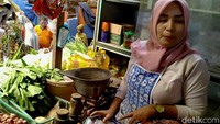 Harga yang dinilai paling meroket yakni cabai rawit merah atau cabai setan. Dwi Setyowati, pedagang sayur di Pasar Induk Kajen mengatakan hanya cabai yang mengalami kenaikan harga, sedangkan harga sayuran tidak mengalami kenaikan dan harga bawang merah justru mengalami penurunan.