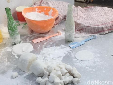 Rumah Keluarga Tjhia : Lezatnya Choi Pan Hangat di Rumah Berusia 118 Tahun