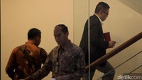 Harun diduga berupaya menyuap Wahyu agar dapat menjadi PAW Nazarudin. KPK turut menduga ada keinginan dari DPP PDIP mengajukan Harun.