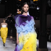 Fashion show koleksi Givenchy Haute Couture Spring 2020 di Paris Fashion Week, Paris, Prancis. [Photo by Pascal Le Segretain/Getty Images].