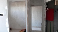 Di setiap unit terdapat kamar tidur, ruang tamu, kamar mandi, dan dapur. Setiap unitnya dapat diisi hingga 3 orang.