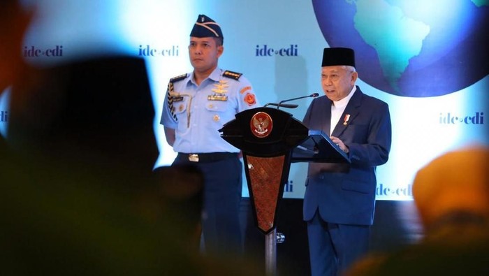 Dengan di dampingi Cak Imin, Wapres Maruf Ámin turut hadir dalam forum pertemuan partai Seluruh Dunia di Yogyakarta. Ia pun menekankan pentingnya Dialog Budaya Antar Negara.