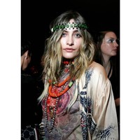 Aku gugup sekali saat casting, tapi ketika sudah mau tampil, semuanya berjalan secara alami saja, kata Paris kepada British Vogue. Ia mengaku sangat bangga dan senang ketika berhasil terpilih untuk tampil di peragaan bersejarah tersebut. Pengalaman yang tidak akan pernah kulupakan, ungkapnya. (Foto: Instagram/@parisjacksontransylvania)