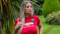 Inilah Luce Nicholson, model seksi dari Inggris. Luce dikenal sebagai penggemar berat klub Setan Merah, Manchester United (Instagram/@lucenicholson)