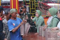 Perayaan Imlek, Klenteng Ini Bagikan 2 Ton Kue Keranjang