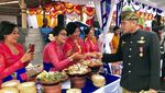 Mengaku Raja Majapahit, Anggota DPD Bali Ini Pose dengan Buah Majapahit