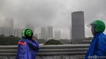 Wow! Gedung Pencakar Langit Ibu Kota Ditelan Kabut
