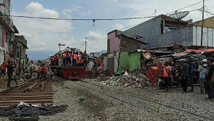 Uji coba jalur kereta api rute Cibatu-Garut