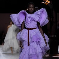 Fashion show koleksi Givenchy Haute Couture Spring 2020 di Paris Fashion Week, Paris, Prancis. [Photo by Pascal Le Segretain/Getty Images].