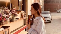 Son Ye Jin sendiri dikenal sebagai aktris dari Korea Selatan, namanya mulai meledak saat membintangi film A Moment to Remember, hingga The Classic. Foto: Instagram @yejinhand