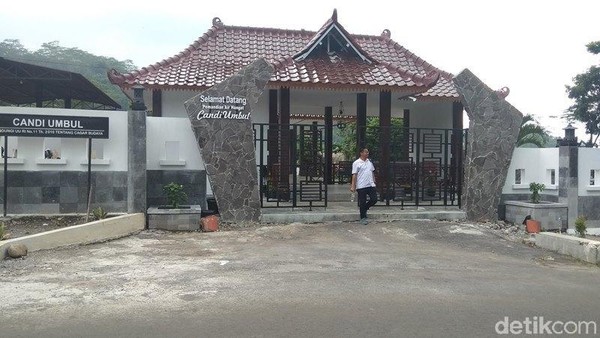 Berendam di air hangat jadi salah satu aktivitas mengasyikkan yang bisa dilakukan traveler di Candi Umbul, Magelang (Eko Susanto/detikcom) Berendam di air hangat jadi salah satu aktivitas mengasyikkan yang bisa dilakukan traveler di Candi Umbul, Magelang (Eko Susanto/detikcom)