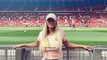 Foto: Liburannya Model Seksi Fans Berat Manchester United