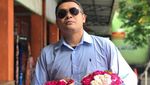 Mengaku Raja Majapahit, Anggota DPD Bali Ini Pose dengan Buah Majapahit